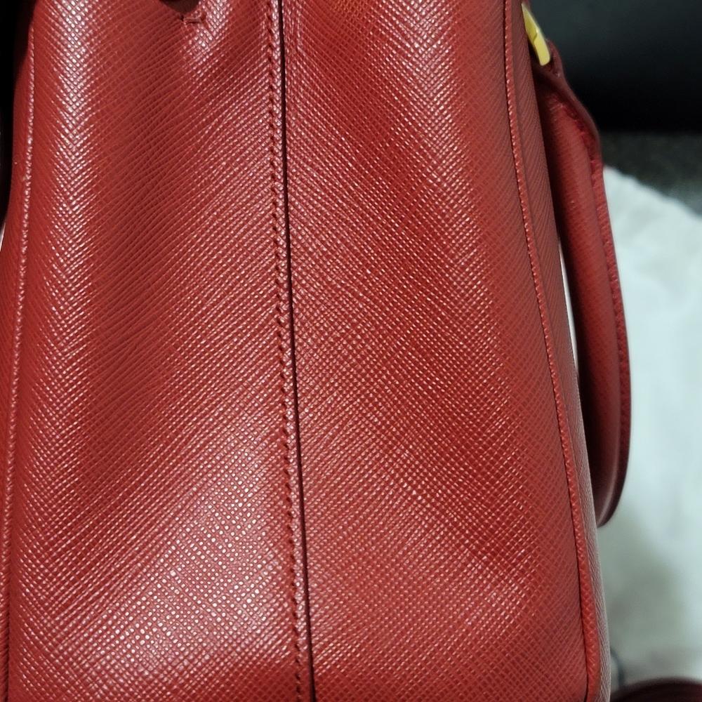 🌟Host Pick🌟Prada iconic Galleria Saffiano Leather Small Bag - Picture 10 of 16